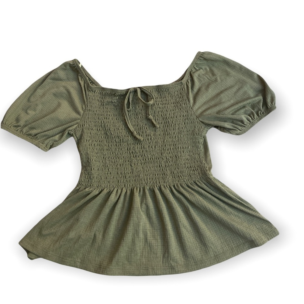 Sage green juniors puffed short sleeves shirt new medium - Picture 2 of 4